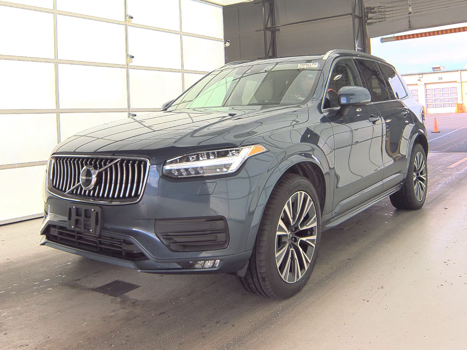 2022 Volvo XC90 T6 Momentum AWD