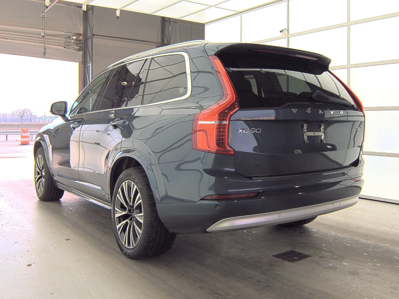2022 Volvo XC90 T6 Momentum AWD