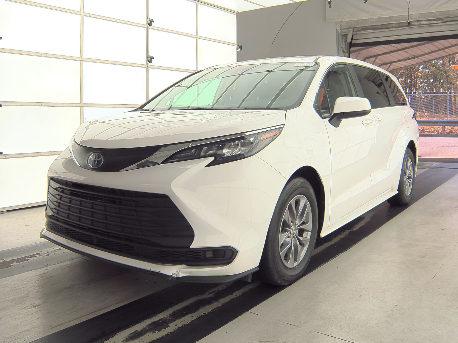 2024 Toyota Sienna LE 8-Passenger 120.5