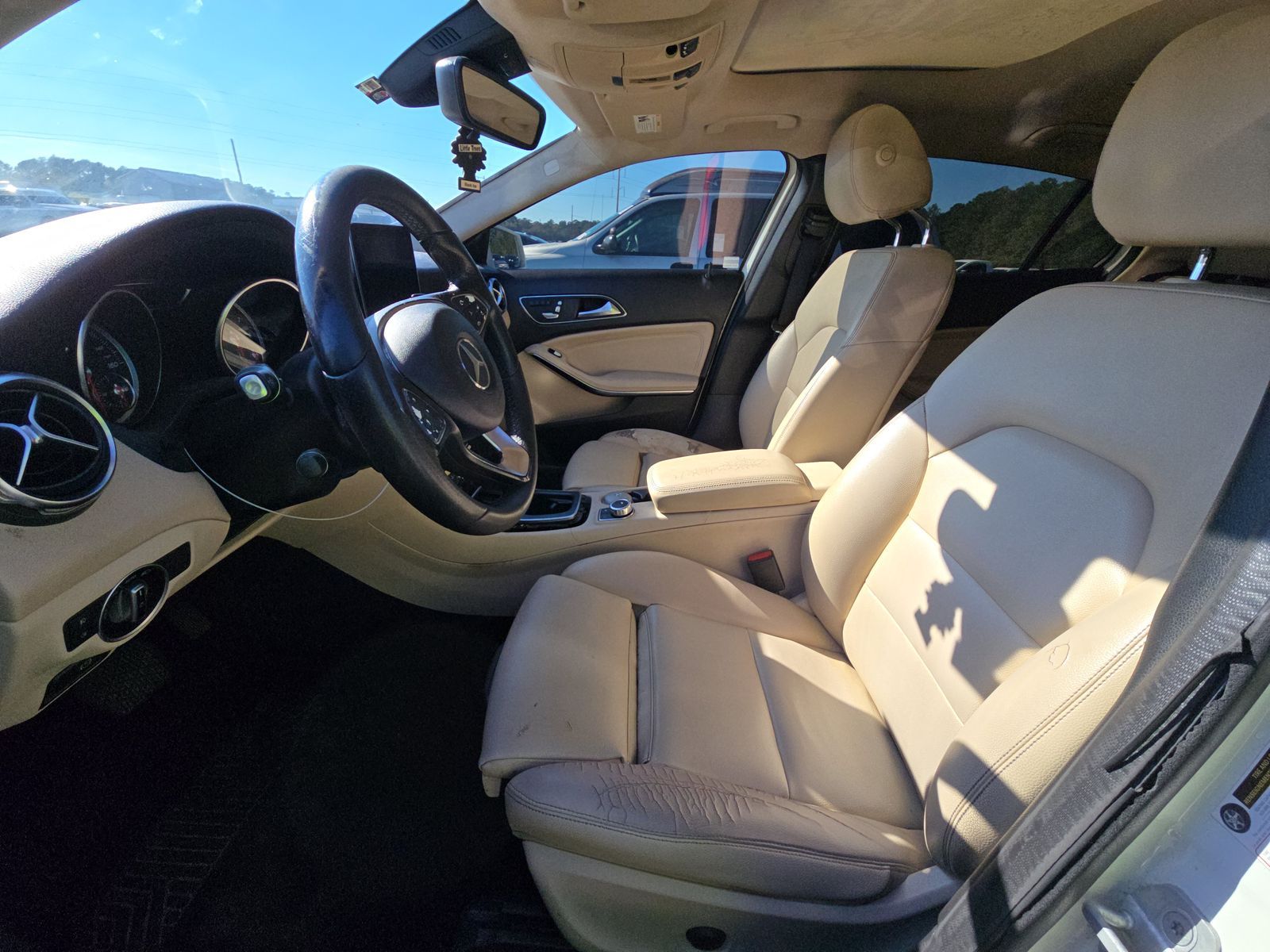 Mercedes-Benz GLA 250 снимка Mercedes-Benz GLA 250
