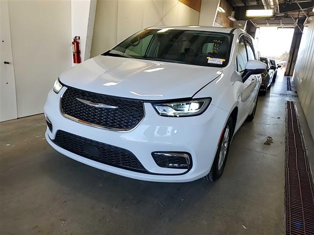 2023 Chrysler Pacifica Touring L 121.6