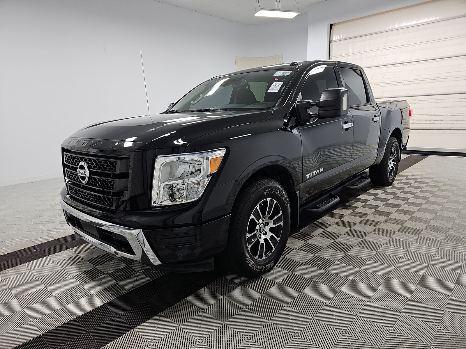 2021 Nissan TITAN SV Crew Cab Extra Short Bed