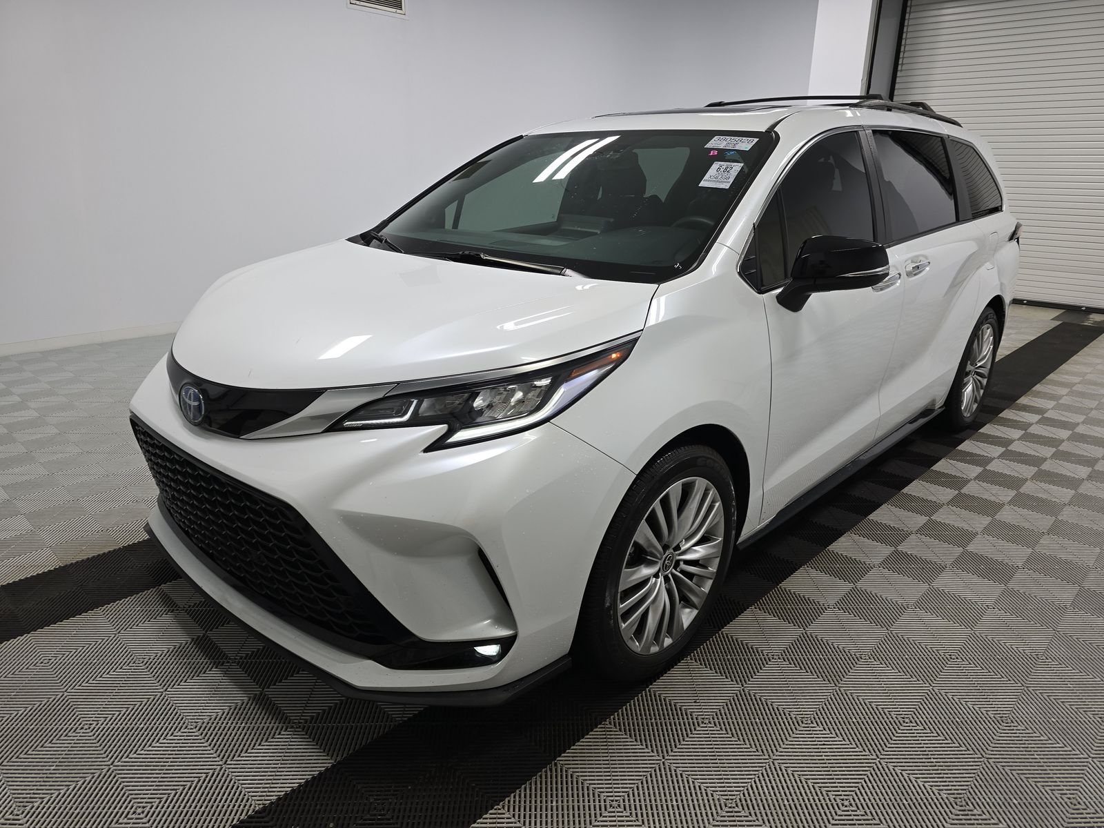 2023 Toyota Sienna XSE 25th Anniversary 7-Passenger 120.5