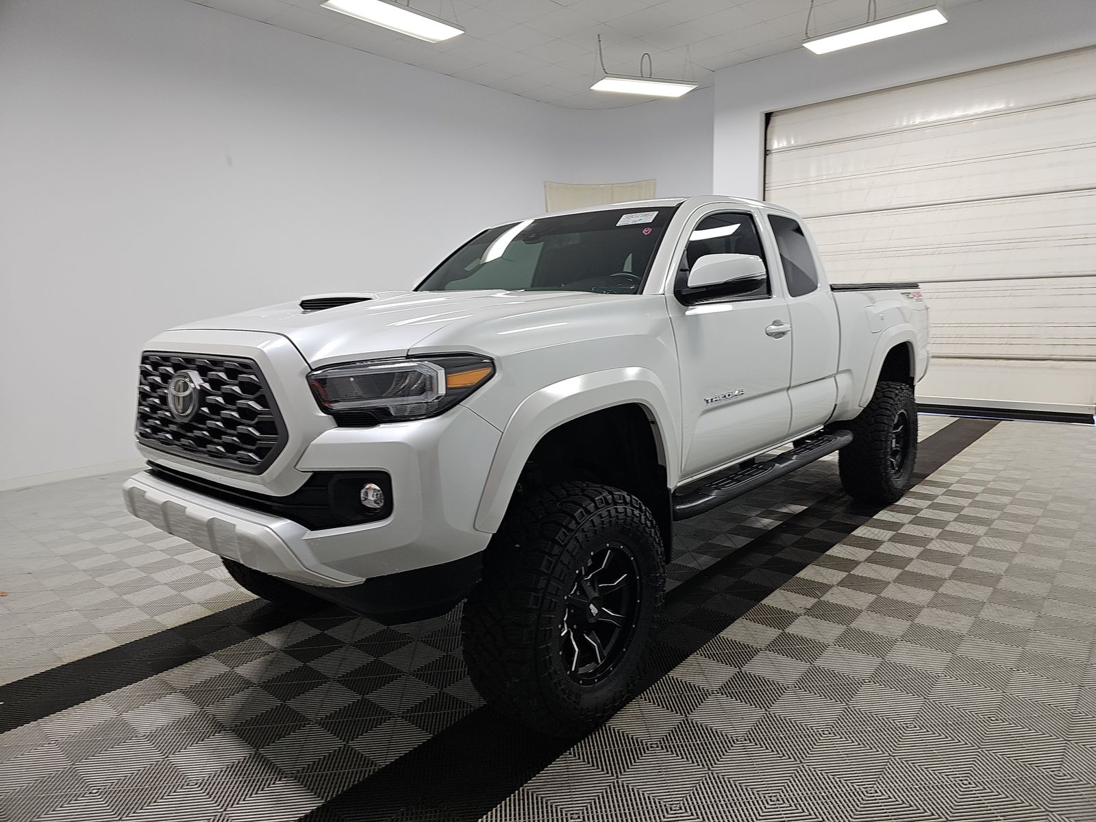 2022 Toyota Tacoma TRD Sport Extended Cab Long Bed w/Rear Doors