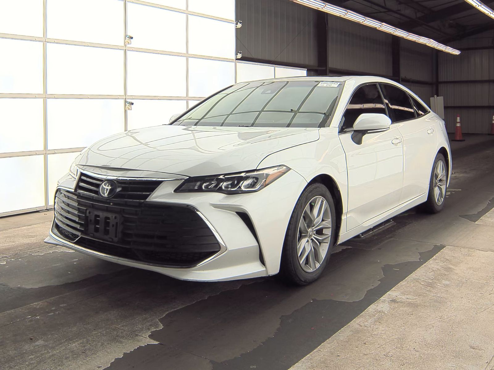 2022 Toyota Avalon Hybrid XLE
