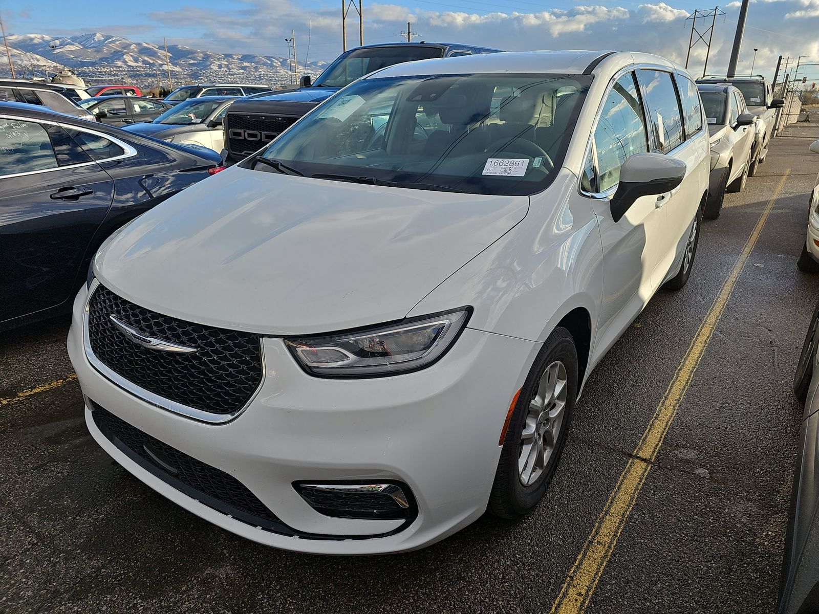 2023 Chrysler Pacifica Touring L 121.6