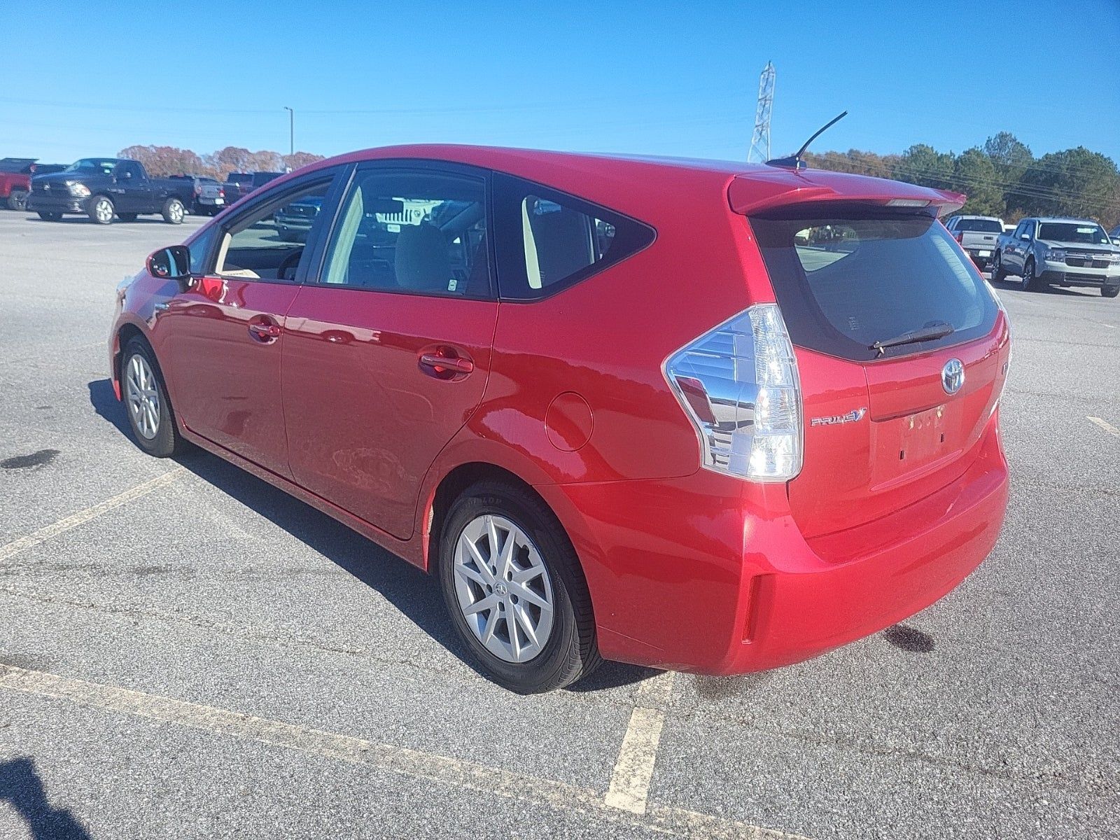 2014 Toyota Prius v Three FWD