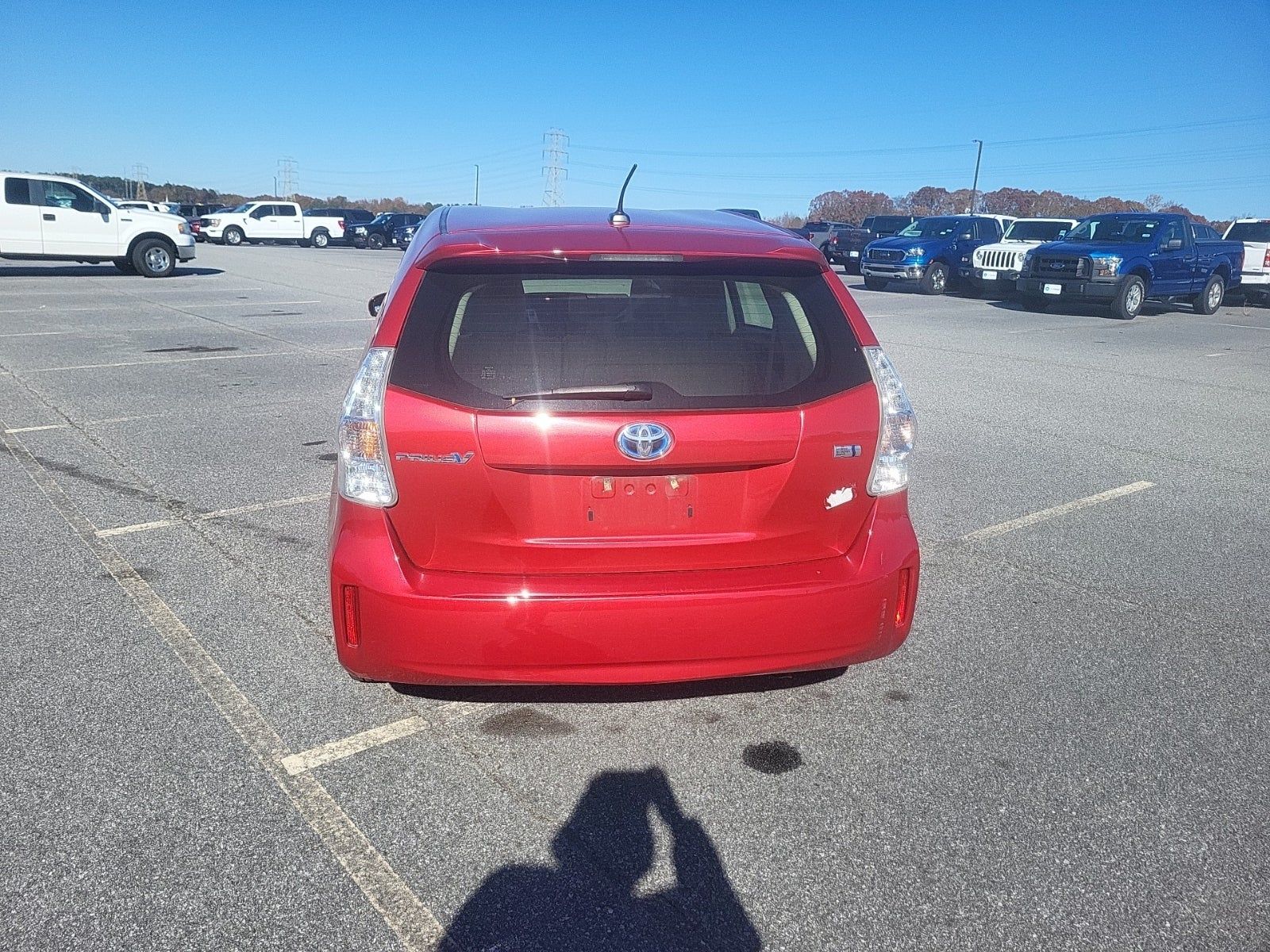 2014 Toyota Prius v Three FWD