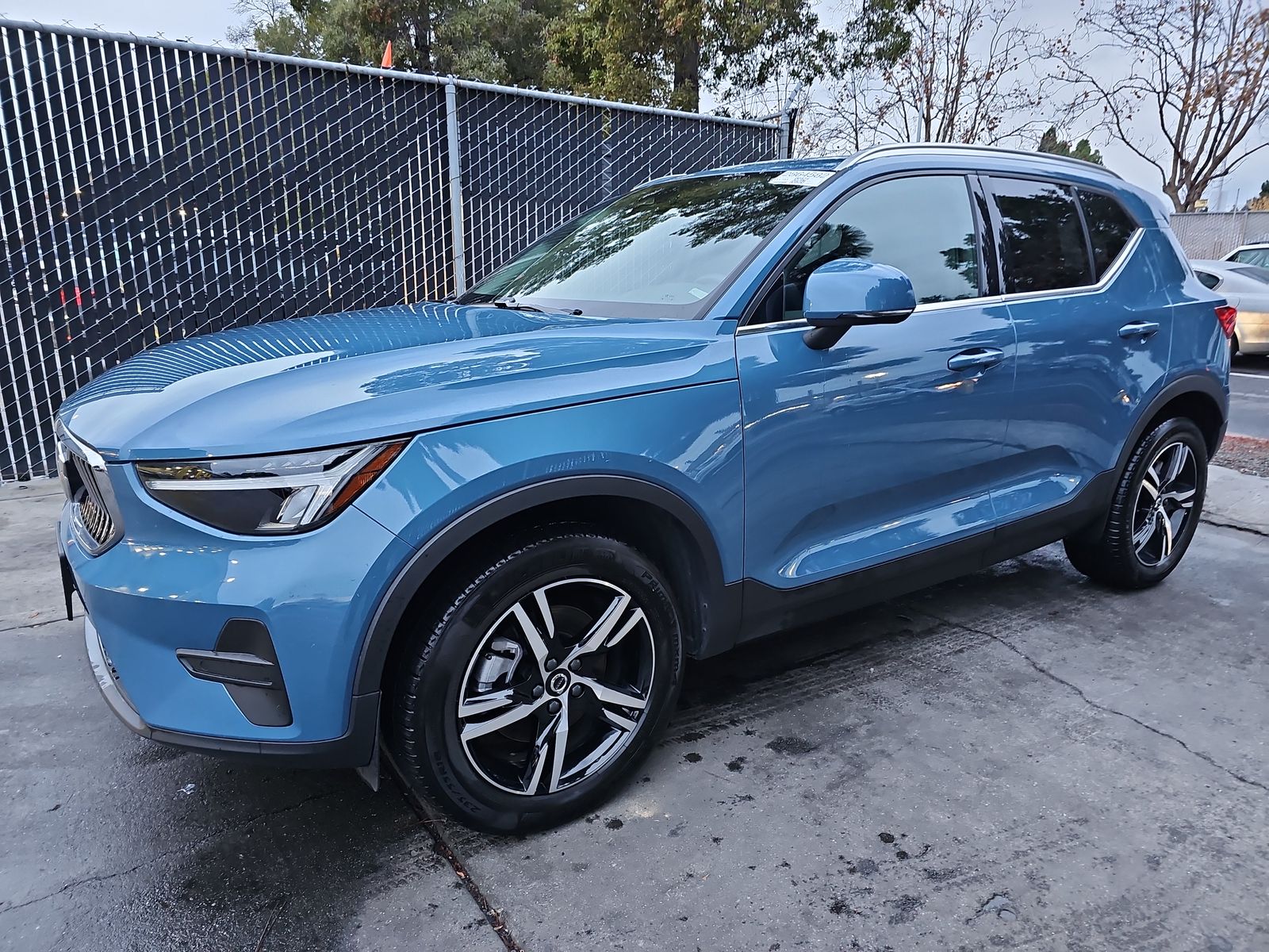 2024 Volvo XC40 B5 Core Bright Theme