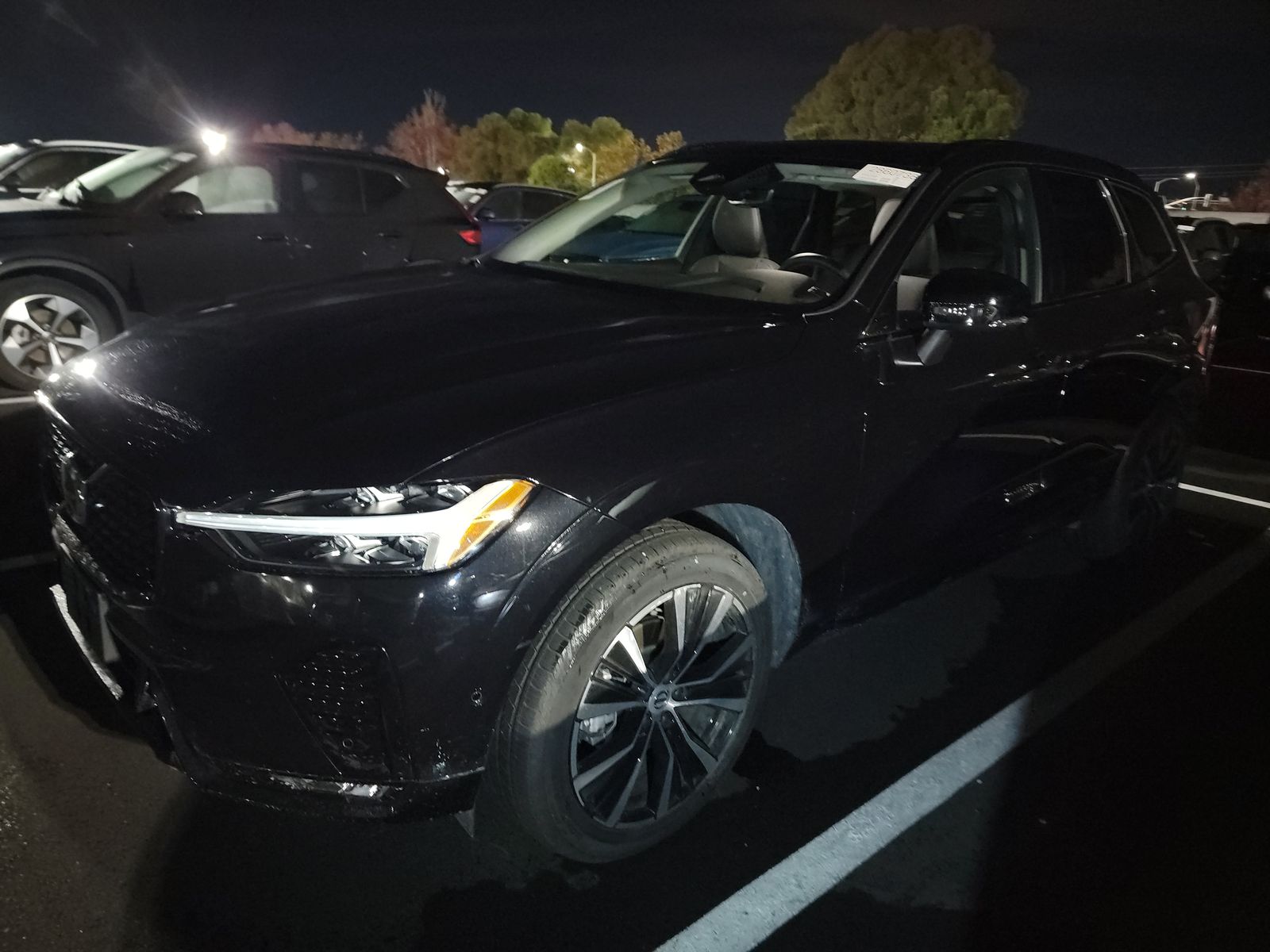 2024 Volvo XC60 B5 Plus Dark Theme