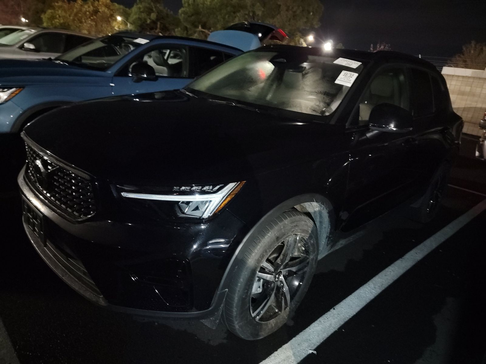 2024 Volvo XC40 B5 Core Dark Theme