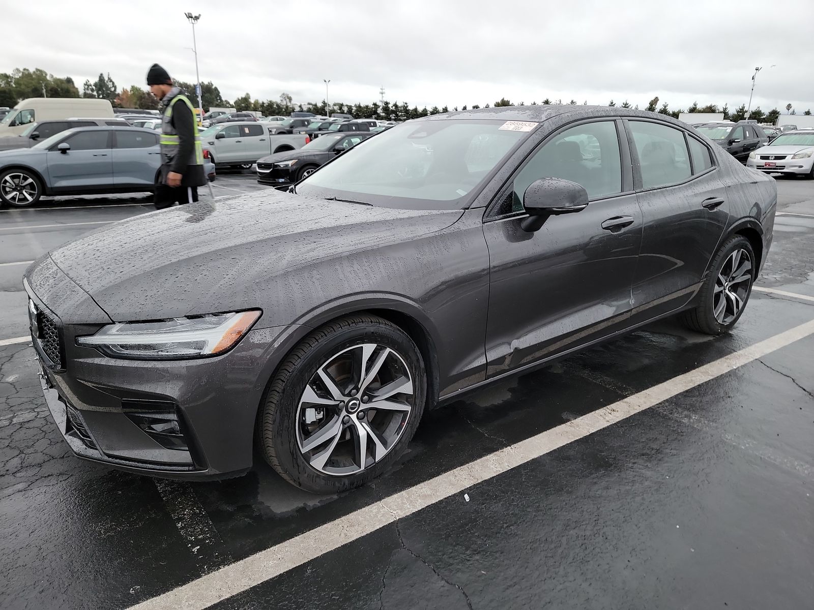 2024 Volvo S60 B5 Plus Dark