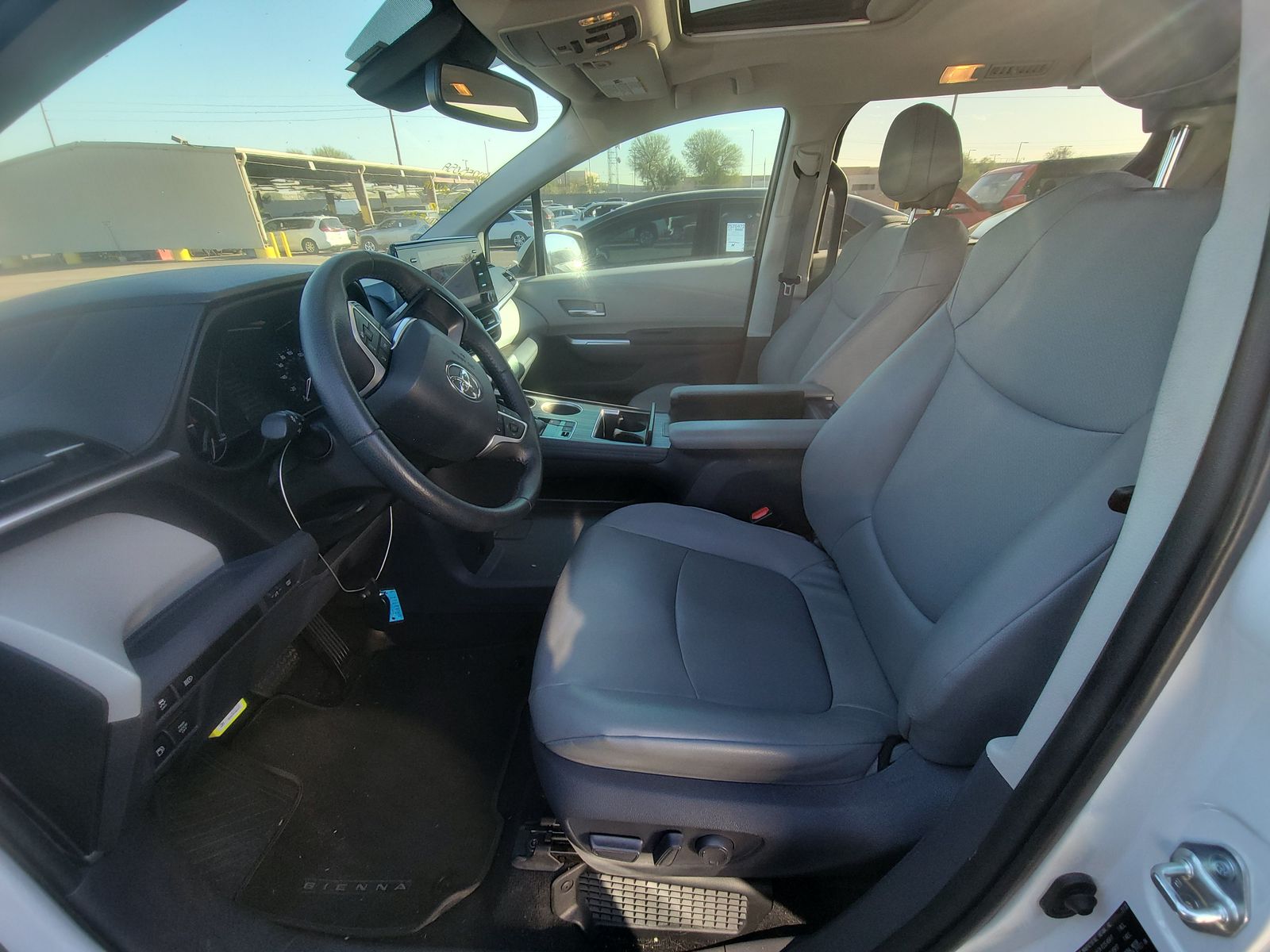 2021 Toyota Sienna XLE FWD