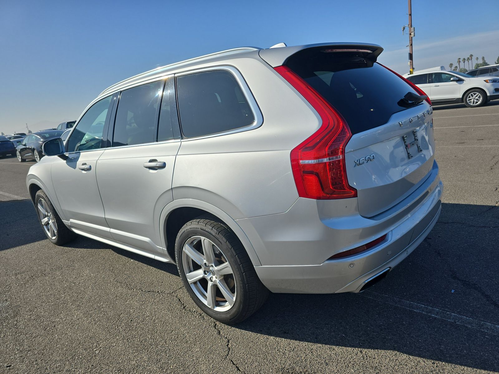 2020 Volvo XC90 T6 Momentum AWD