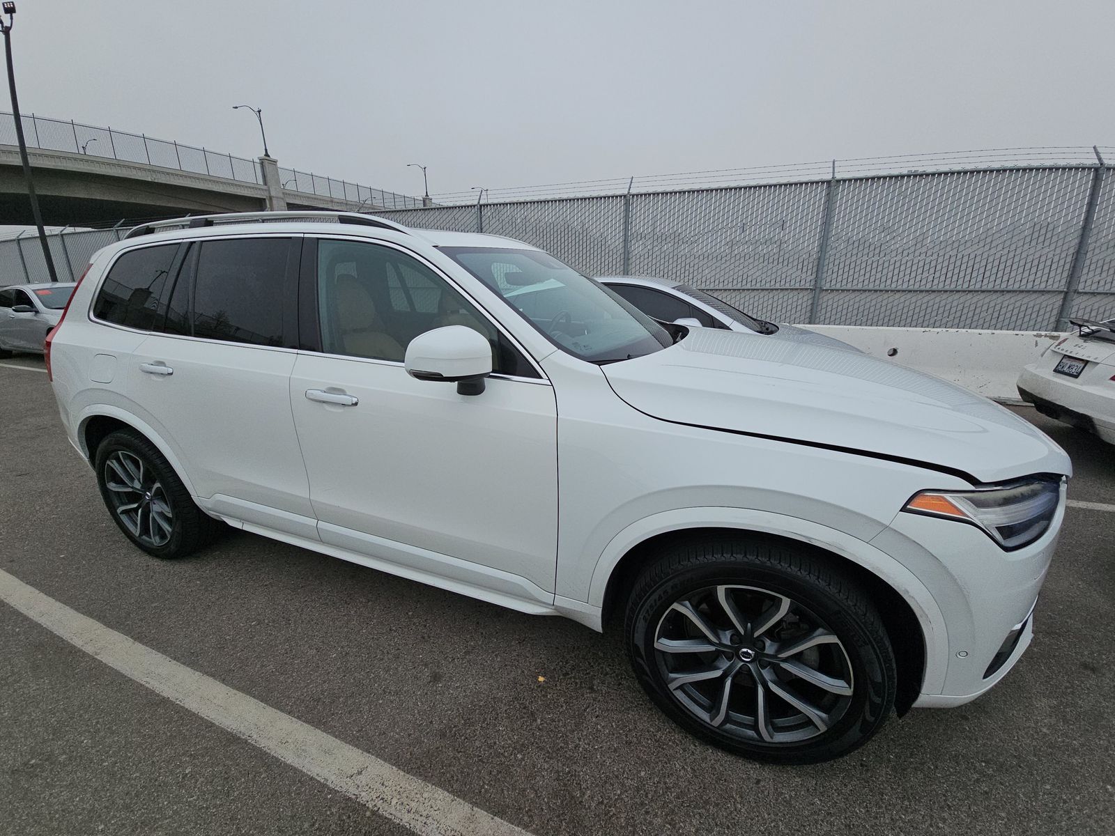 2017 Volvo XC90 T6 Momentum AWD