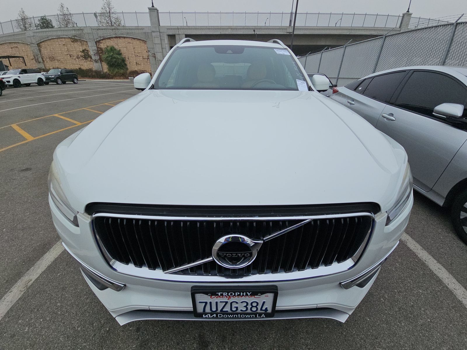 2017 Volvo XC90 T6 Momentum AWD