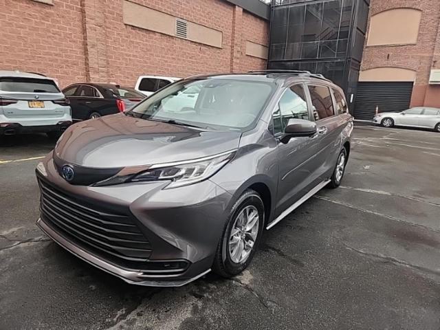 2021 Toyota Sienna LE 8-Passenger 120.5