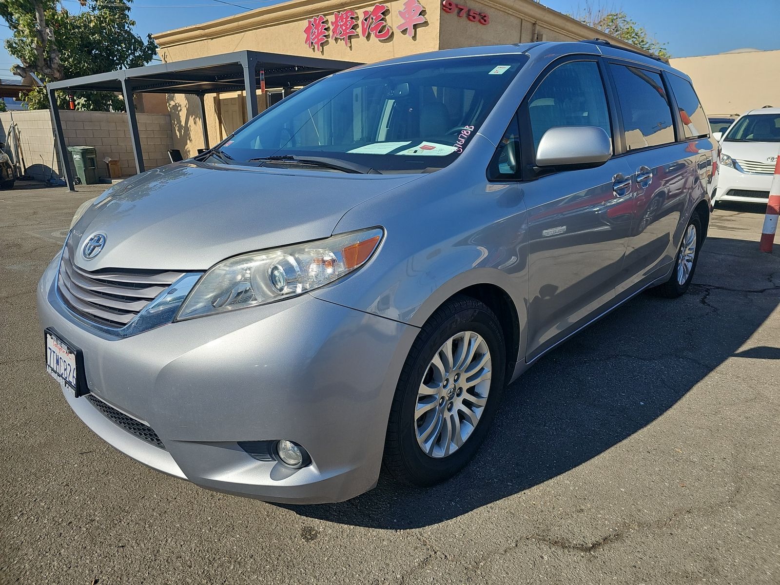 2016 Toyota Sienna XLE Premium 8-Passenger 119.3