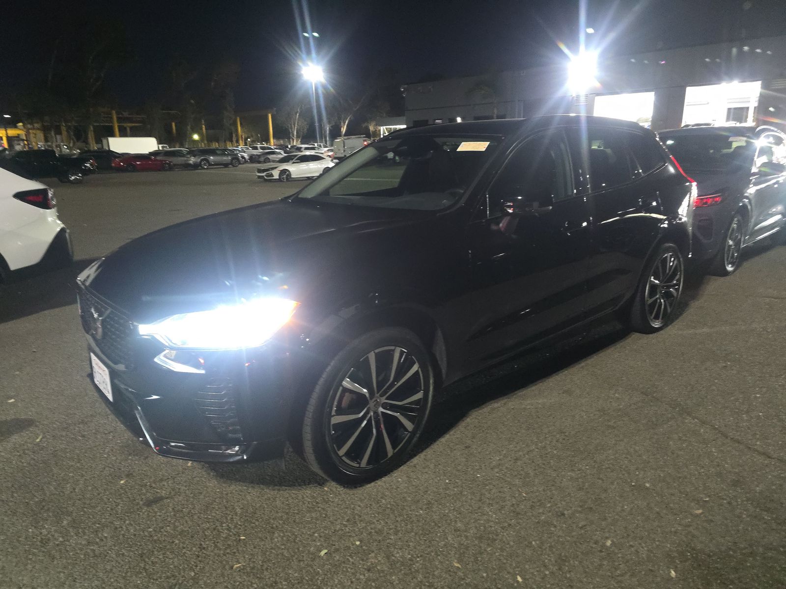 2024 Volvo XC60 B5 Plus Dark Theme