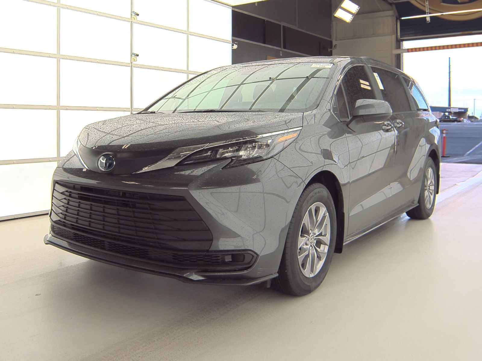 2024 Toyota Sienna LE 8-Passenger 120.5