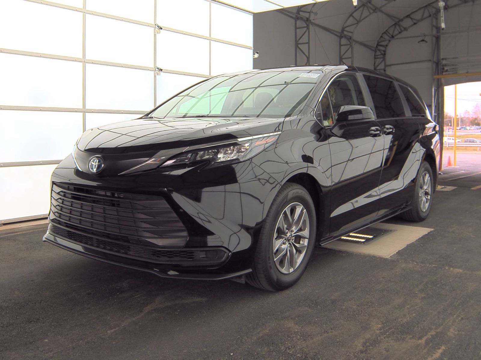 2024 Toyota Sienna LE 8-Passenger 120.5