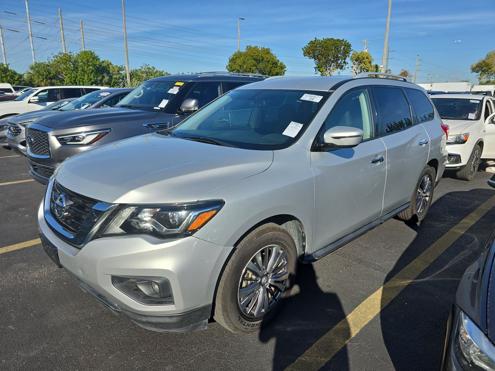 2020 Nissan Pathfinder SV