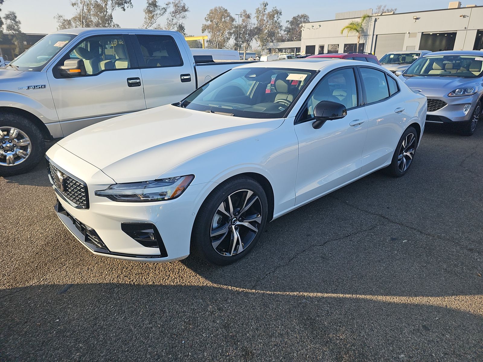 2024 Volvo S60 B5 Plus Dark