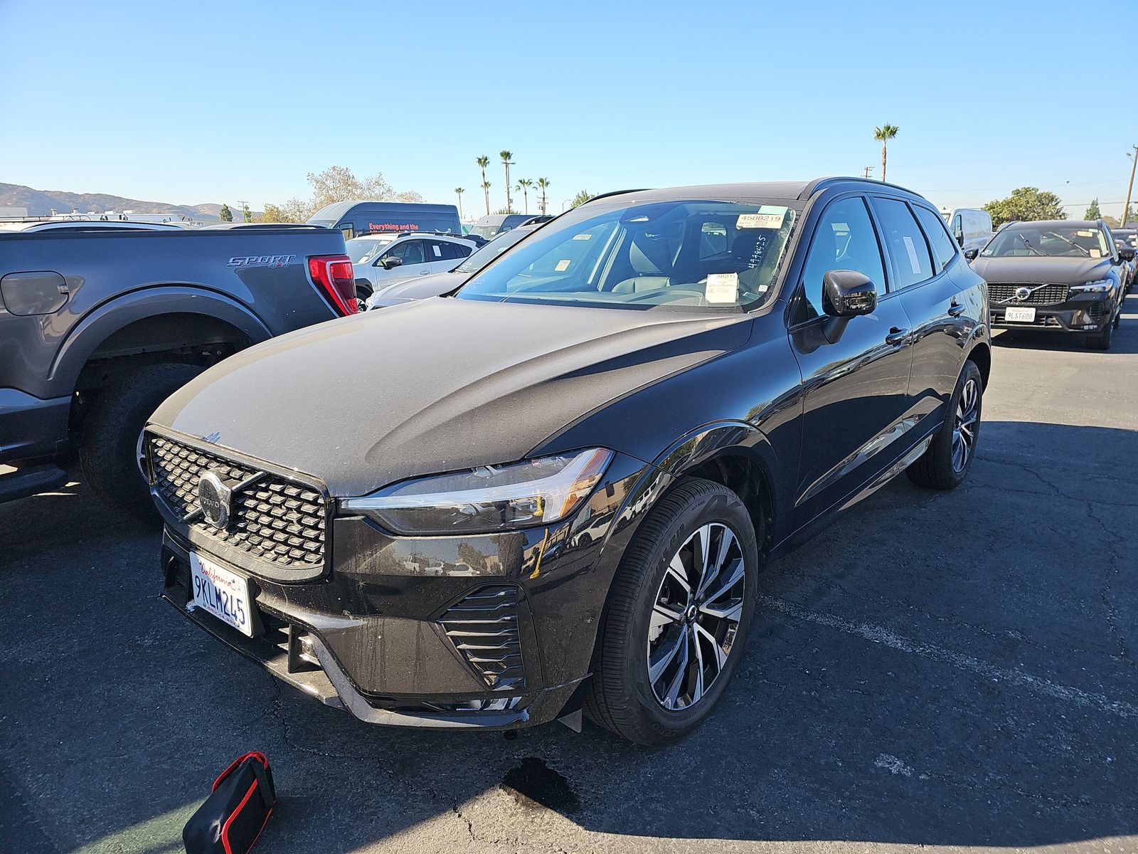 2024 Volvo XC60 B5 Plus Dark Theme