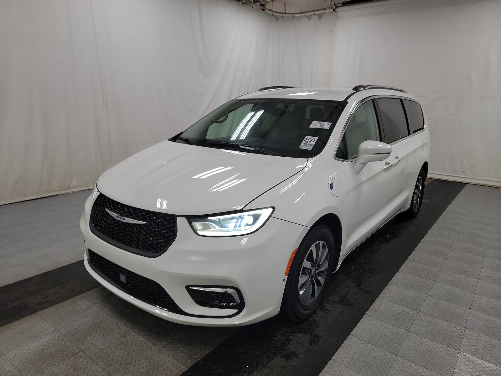 2021 Chrysler Pacifica Hybrid Touring L 121.6