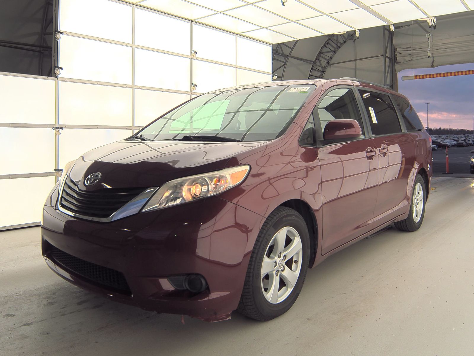 2014 Toyota Sienna LE 8-Passenger 119.3