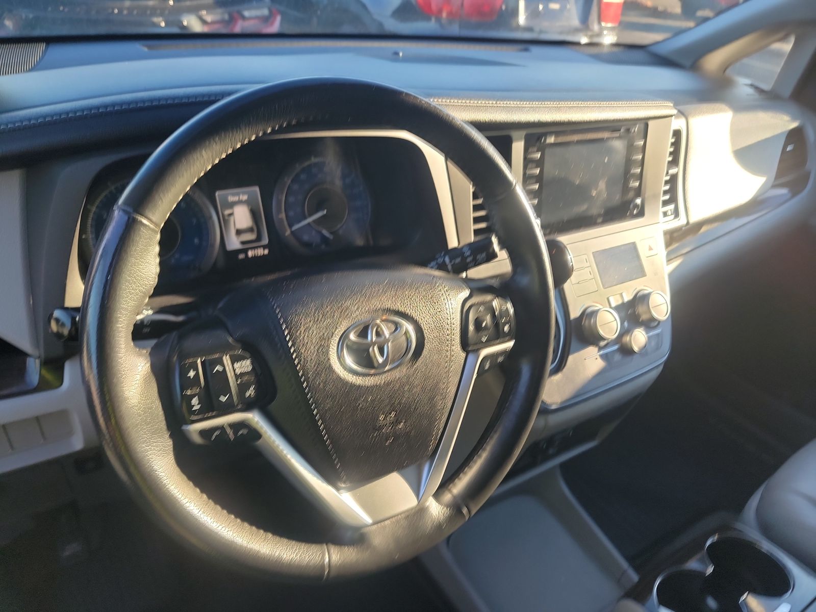 2018 Toyota Sienna XLE FWD