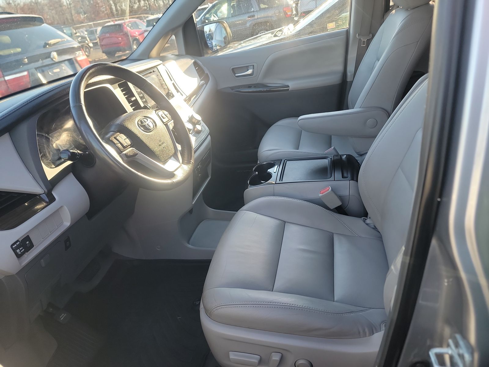 2018 Toyota Sienna XLE FWD