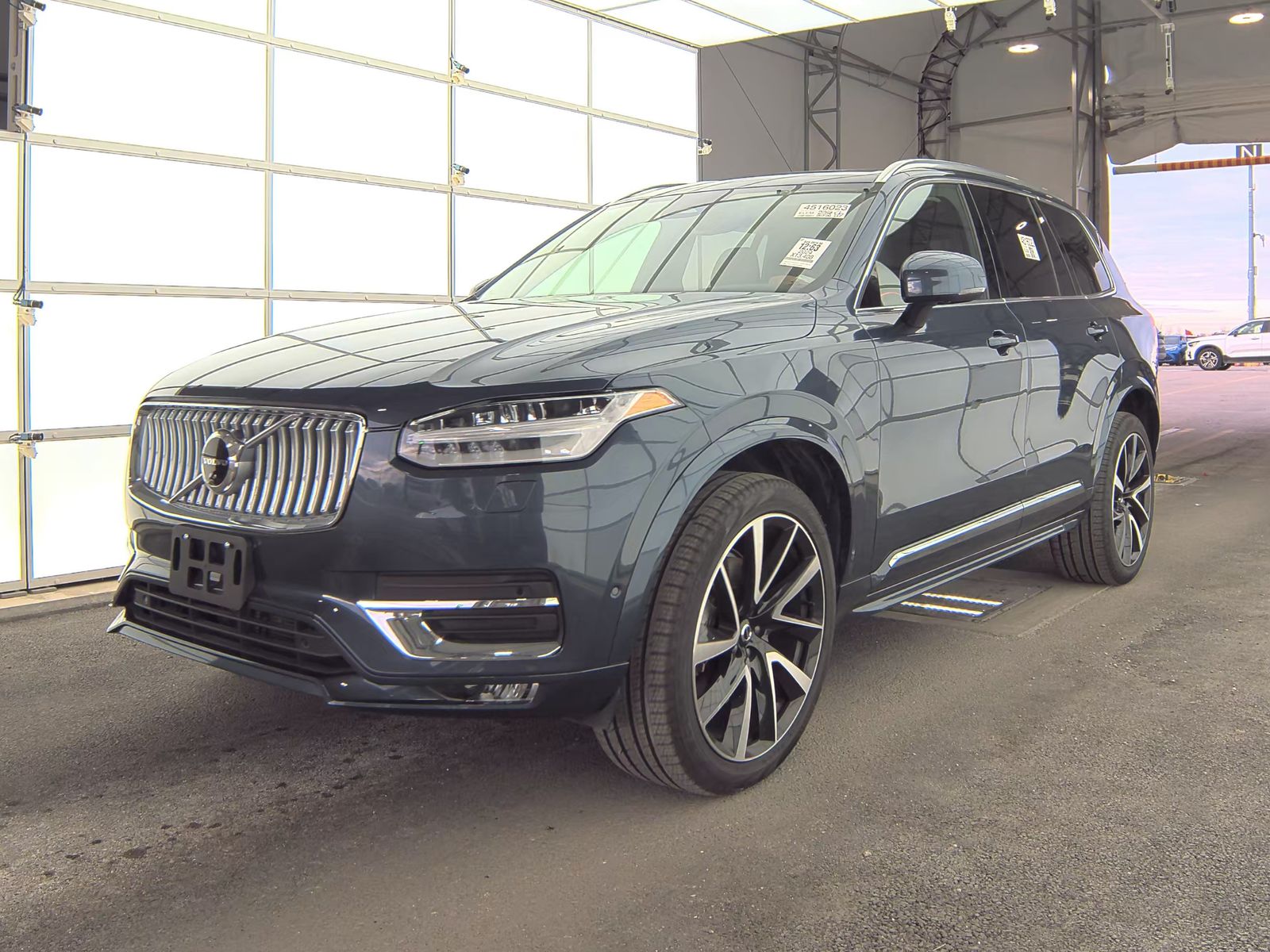 2024 Volvo XC90 B5 Plus Bright Theme 7-Passenger