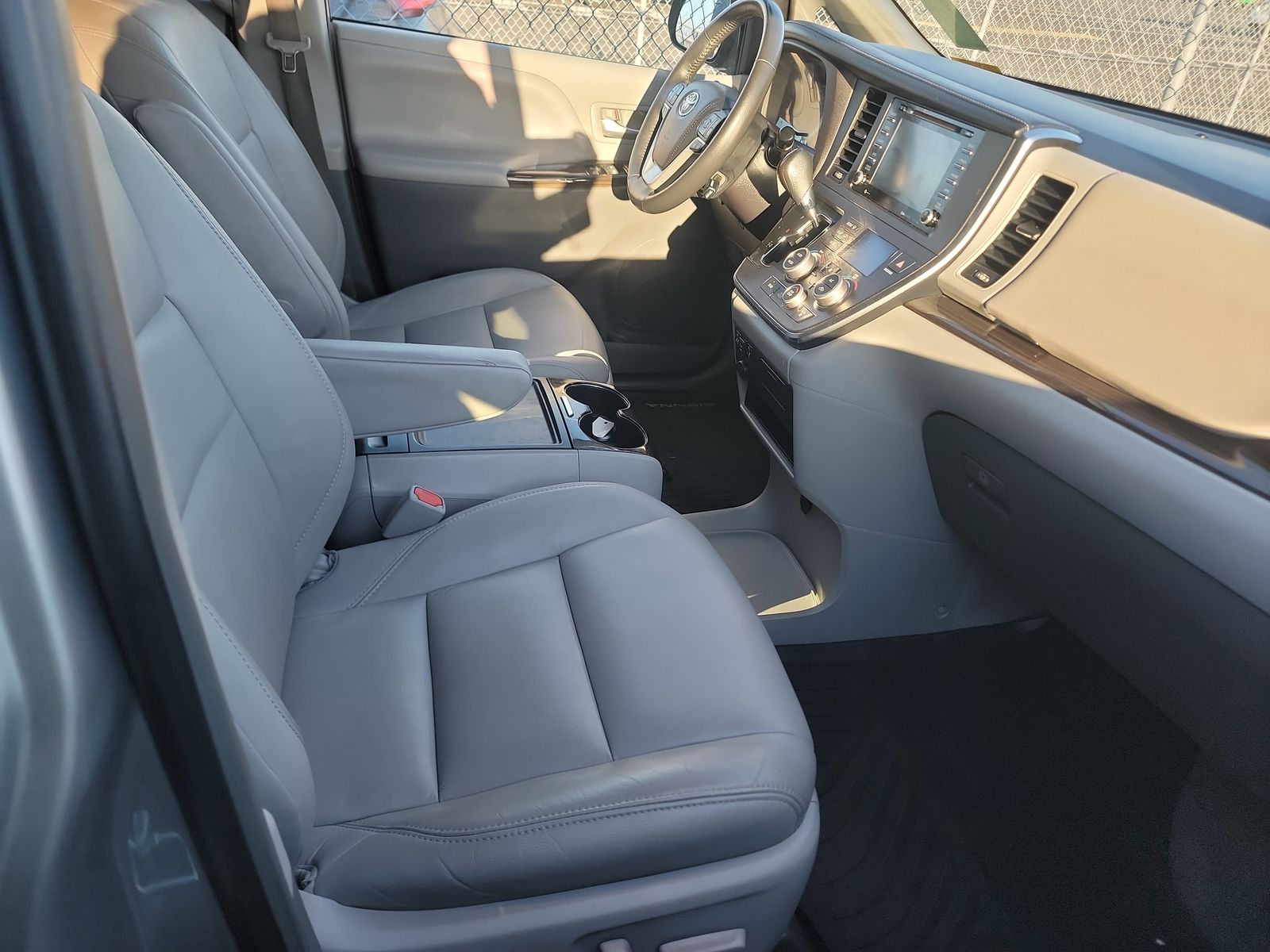 2018 Toyota Sienna XLE FWD