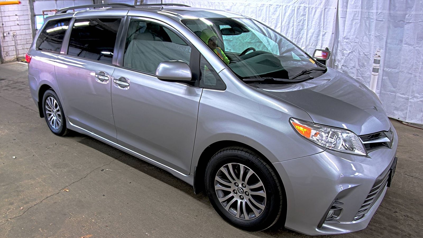 2018 Toyota Sienna XLE FWD