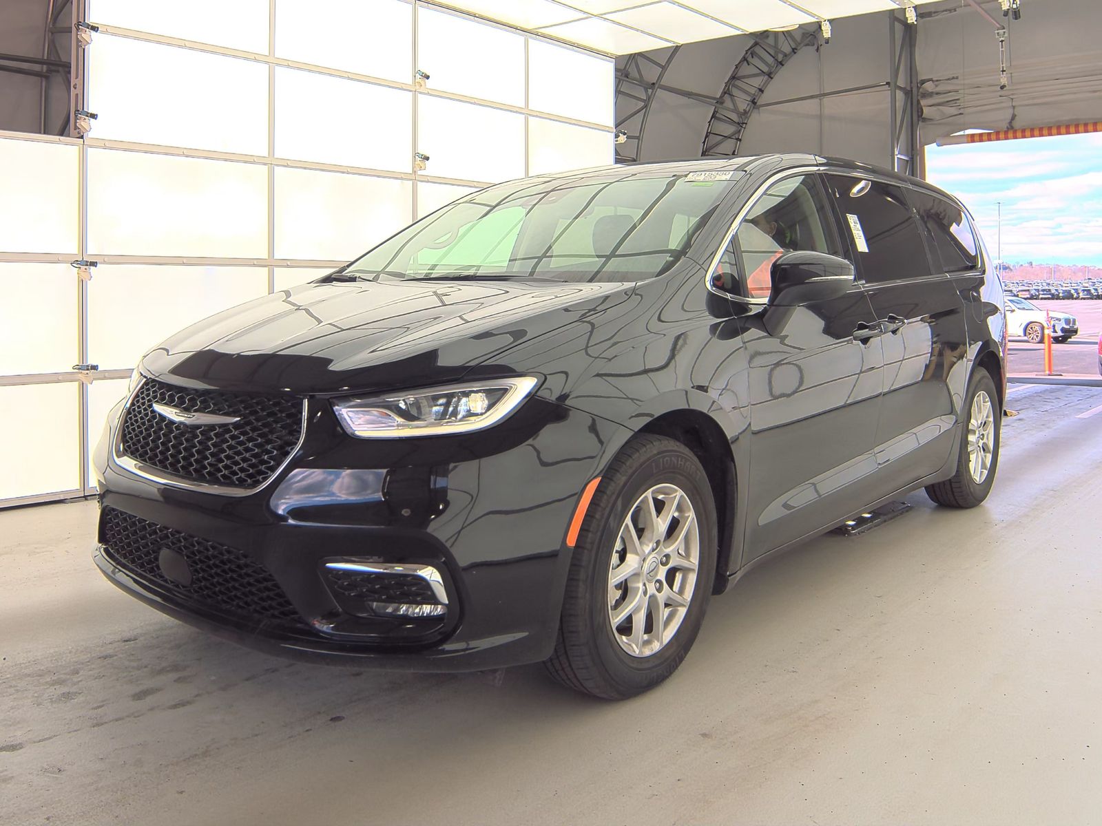 2023 Chrysler Pacifica Touring L 121.6