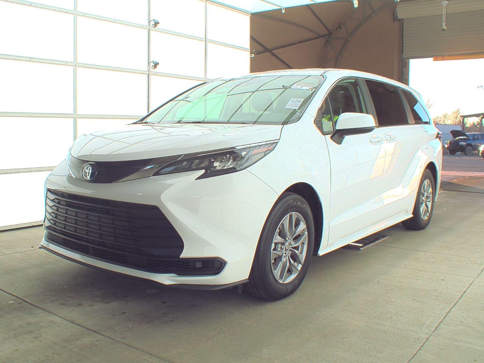 2024 Toyota Sienna LE 8-Passenger 120.5