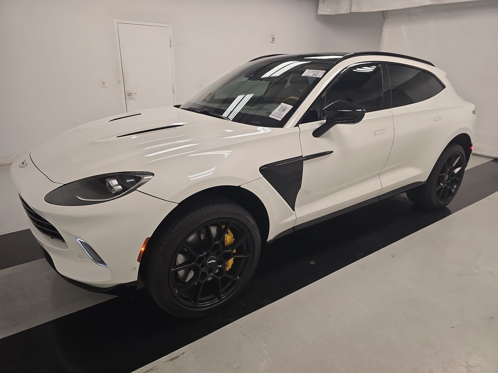 2021 Aston Martin DBX