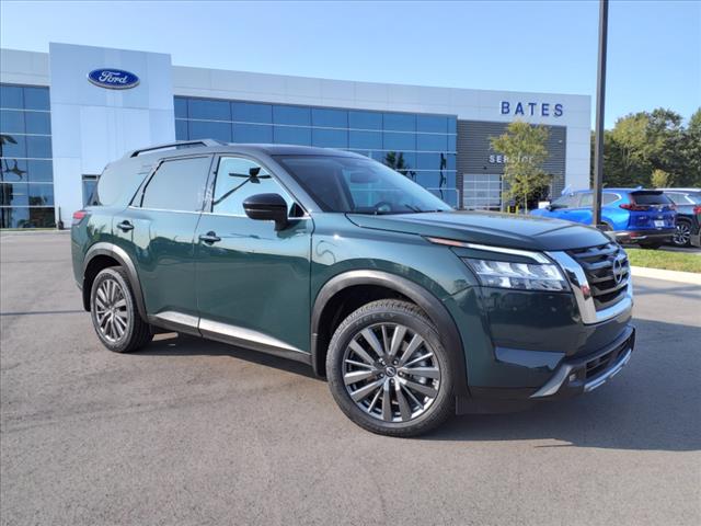 2022 Nissan Pathfinder SL