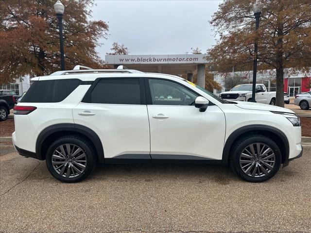 2023 Nissan Pathfinder SL