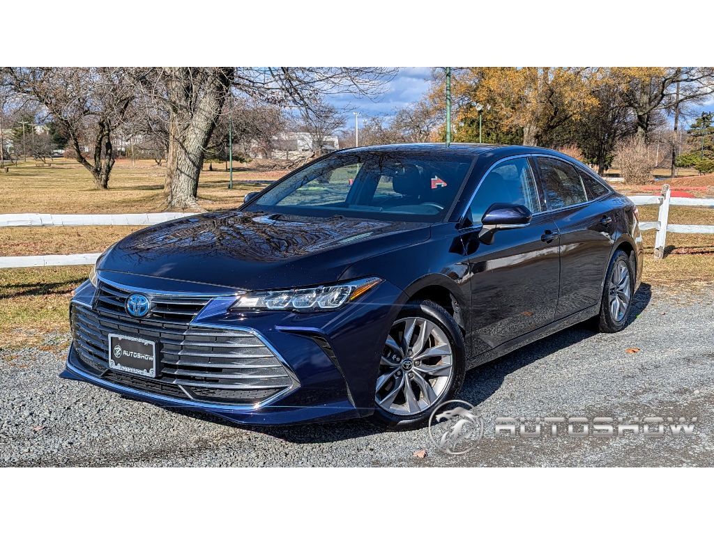 2022 Toyota Avalon Hybrid XLE