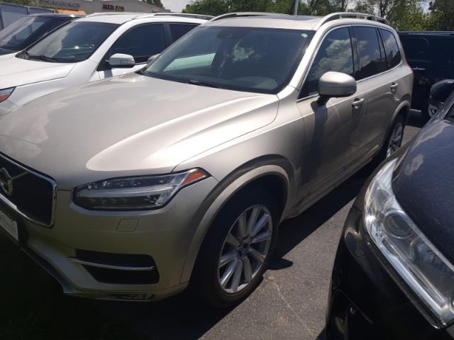 2016 Volvo XC90 T6 Momentum