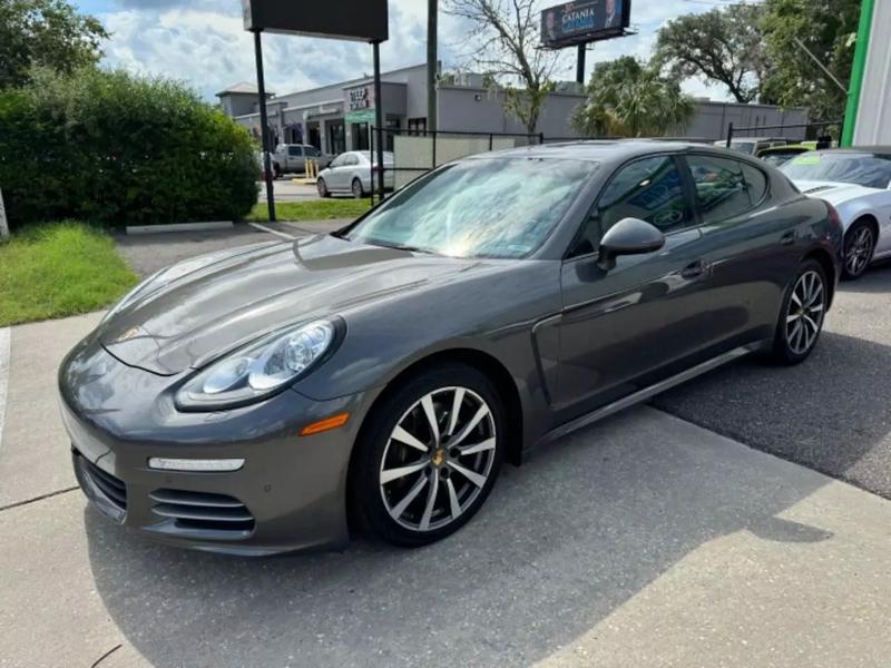2016 Porsche Panamera 4 Edition