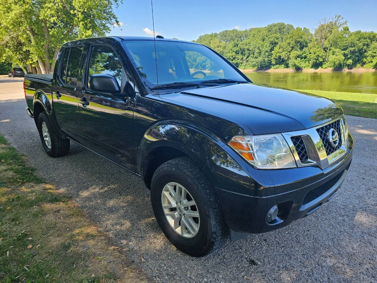 2017 Nissan Frontier SV Crew Cab Short Bed
