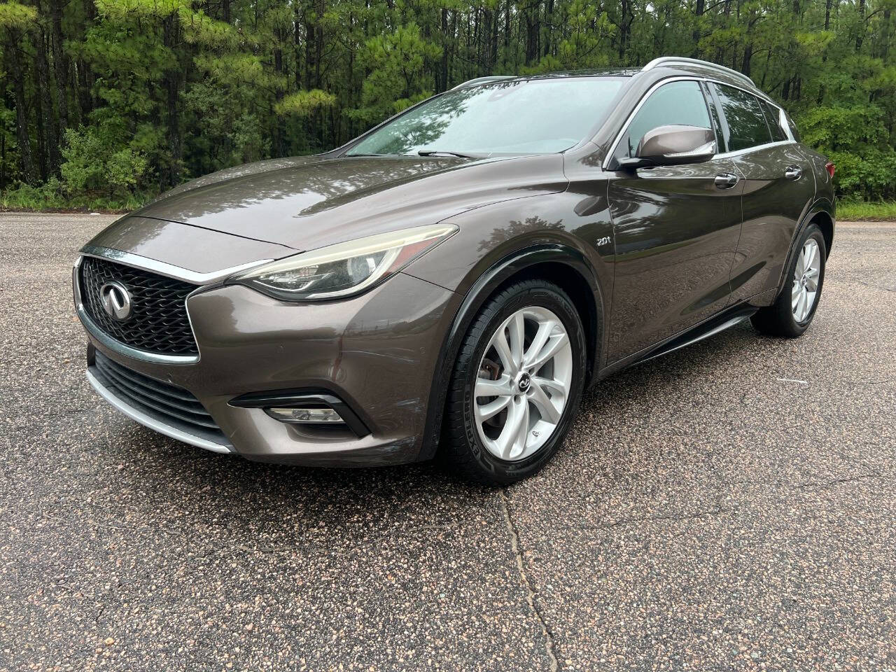 2017 INFINITI QX30 Premium