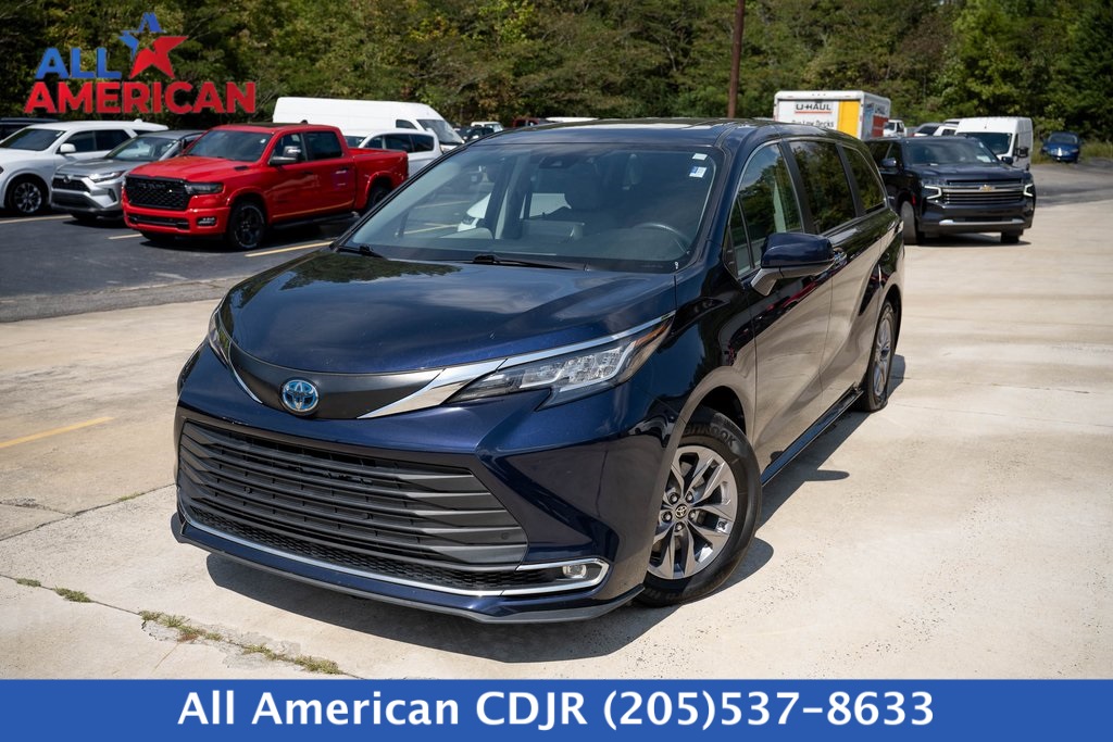 2022 Toyota Sienna XLE 7-Passenger 120.5