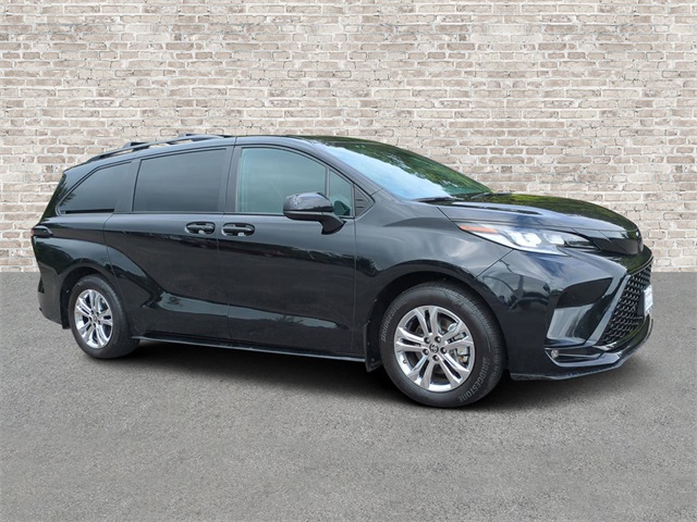 2022 Toyota Sienna XSE 7-Passenger 120.5