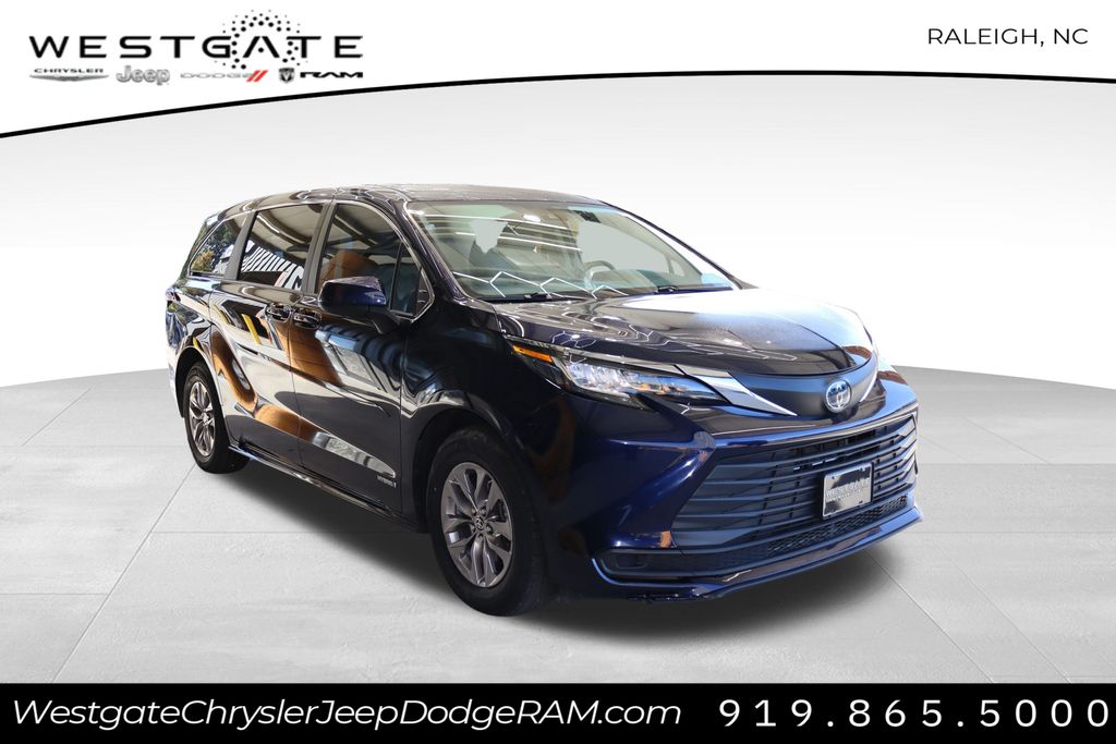 2021 Toyota Sienna LE 8-Passenger 120.5
