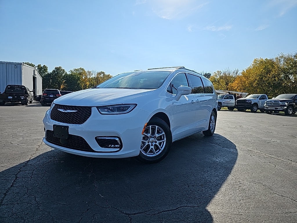 2022 Chrysler Pacifica Touring L 121.6