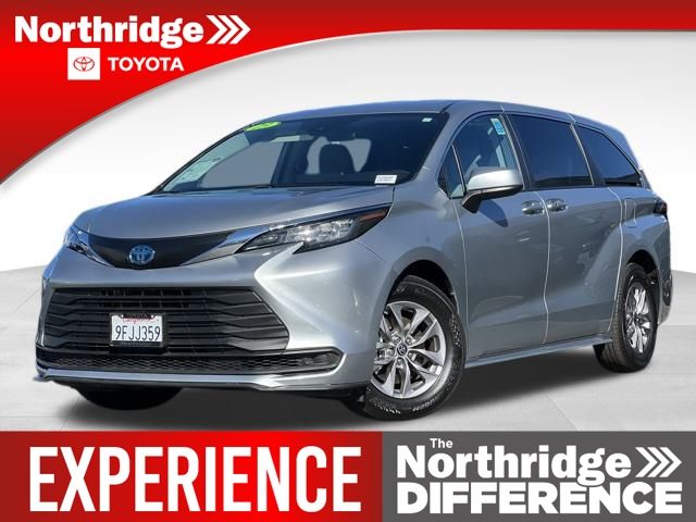 2023 Toyota Sienna LE 8-Passenger 120.5